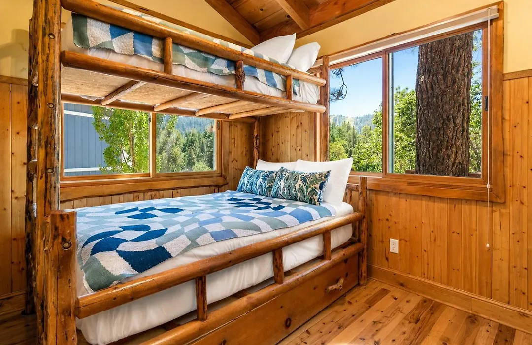 Pinecone Ridge - Walk To Bear Mountain, Private Hot Tub, Foosball-1